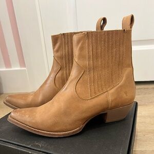 frye sacha chelsea boots tan